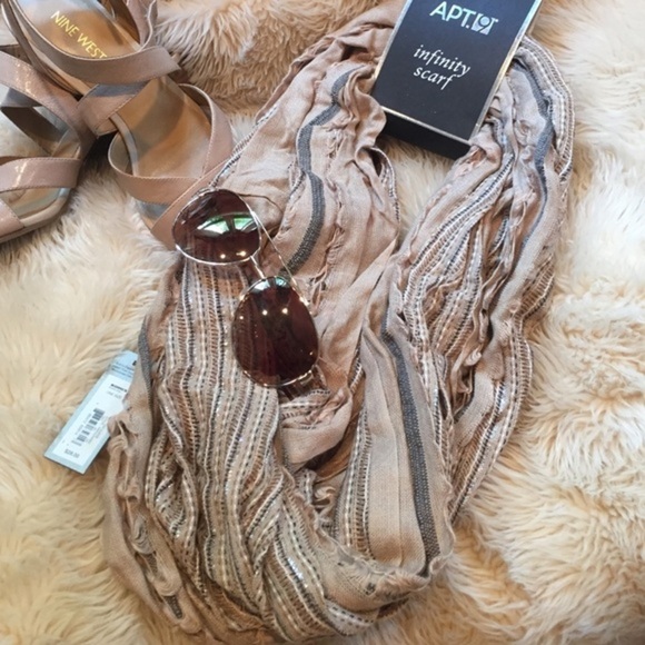 Tan infinity scarf - Picture 1 of 3